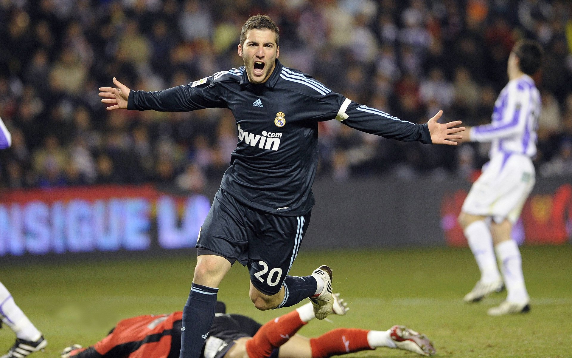 _雄鹿字母哥再度三双，带队取胜_，雄鹿字母哥打什么位置